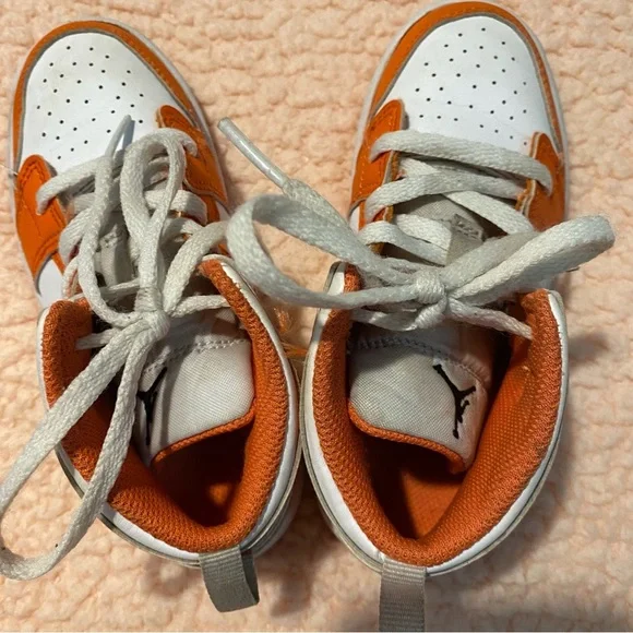 Air Jordan 1 mid top “ electro orange” size 10c youth - Picture 4 of 11